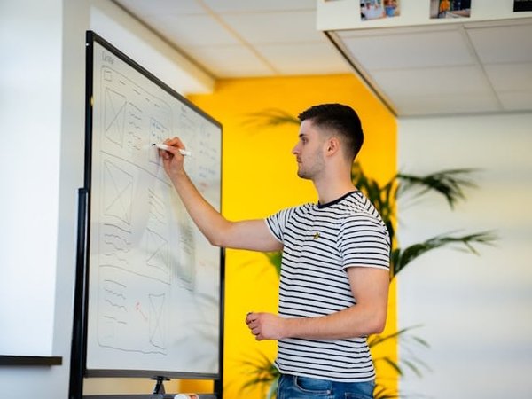 Comment créer une formation en Gestion Prévisionnelle des Emplois et des Compétences (GPEC) pour les DRH?